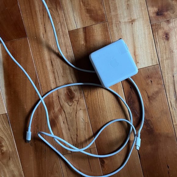 MacBook Pro+charger+sleeve - Picture 4 of 7